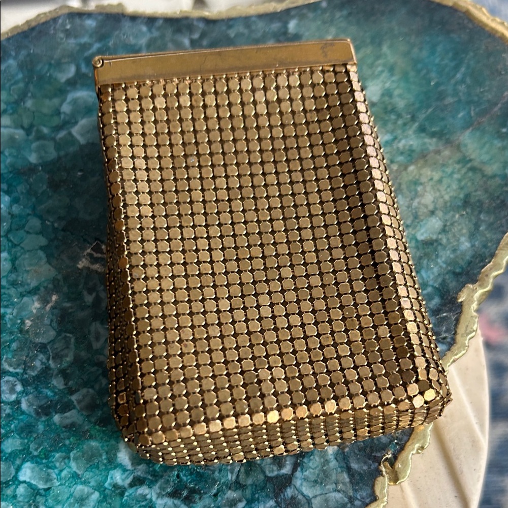 Vintage Gold Metal Mesh Hardshell Cigarette Case - Picture 4 of 12